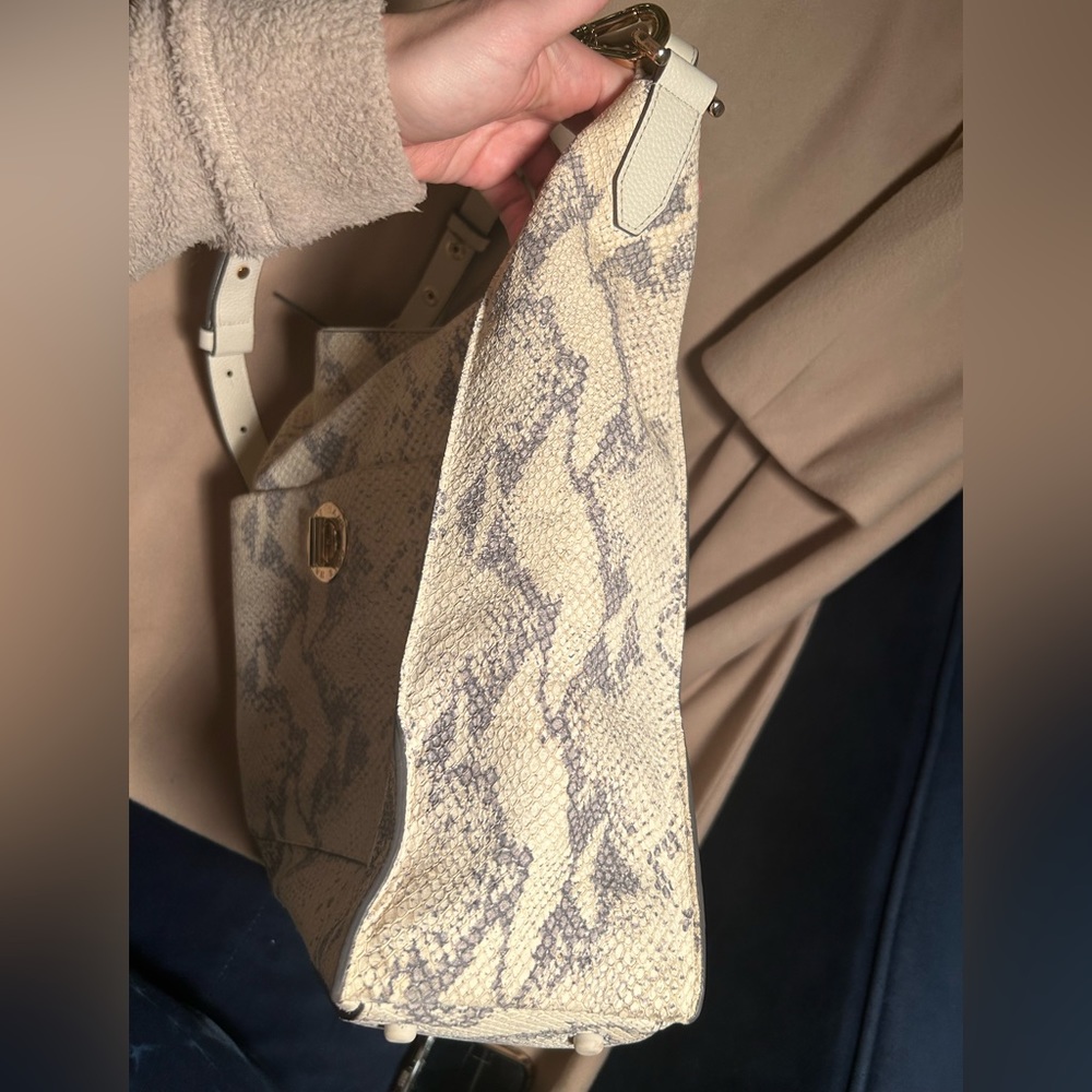๐๐๐๐ ๐๐๐๐ Leather Turnlock Snake Bag Off-White Bone Gray GORGEOUS! - Picture 14 of 16